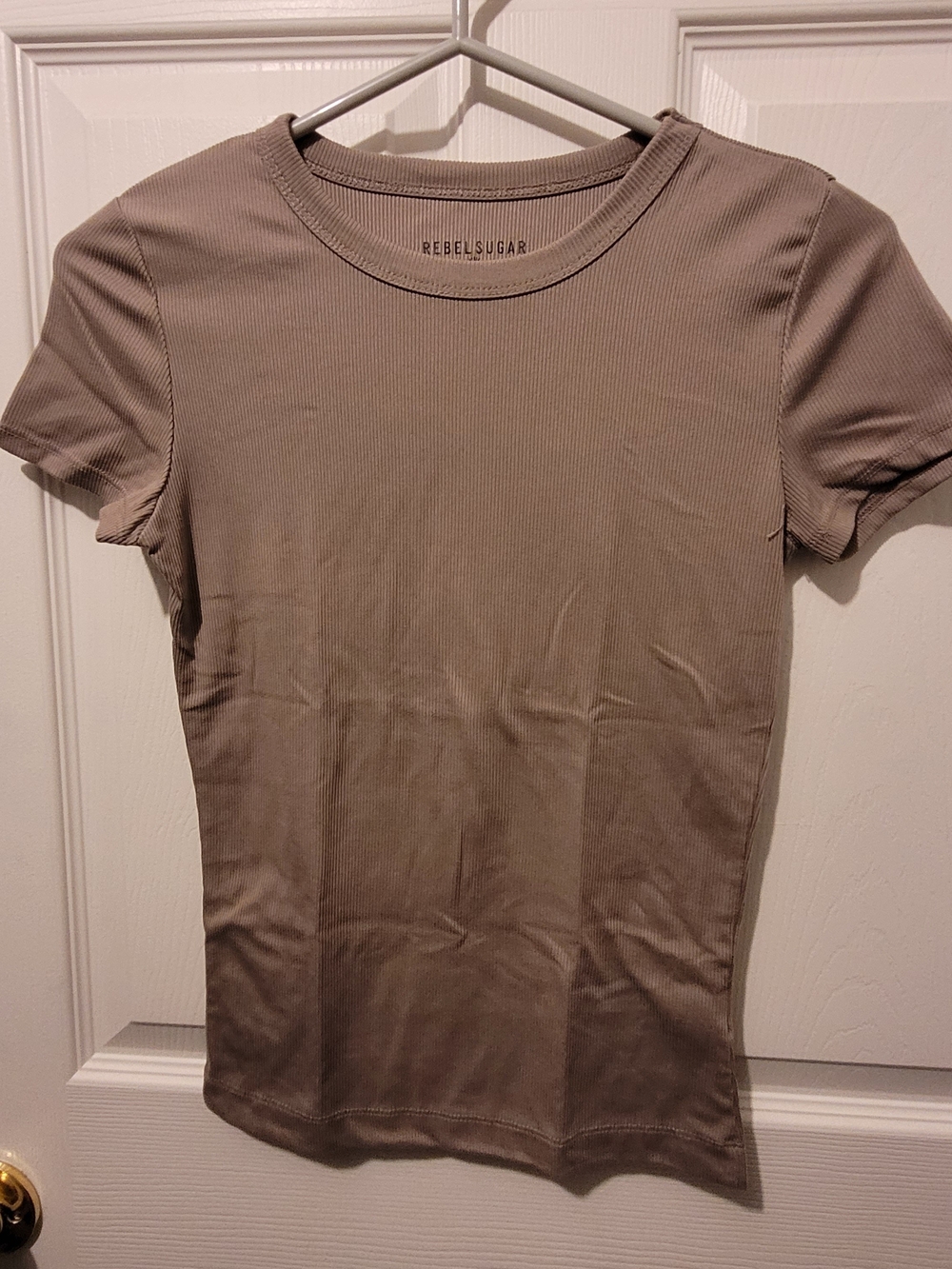 Rebel Sugar Short Sleeve Ribbed Tee in Taupe